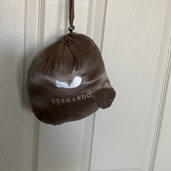 Bernardo Packable Puffer Vest Sz Med - Picture 15 of 15